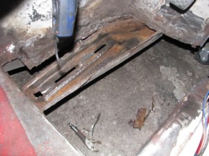 220SE rust repair 021