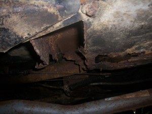 Chassis cross member rusted away completely.